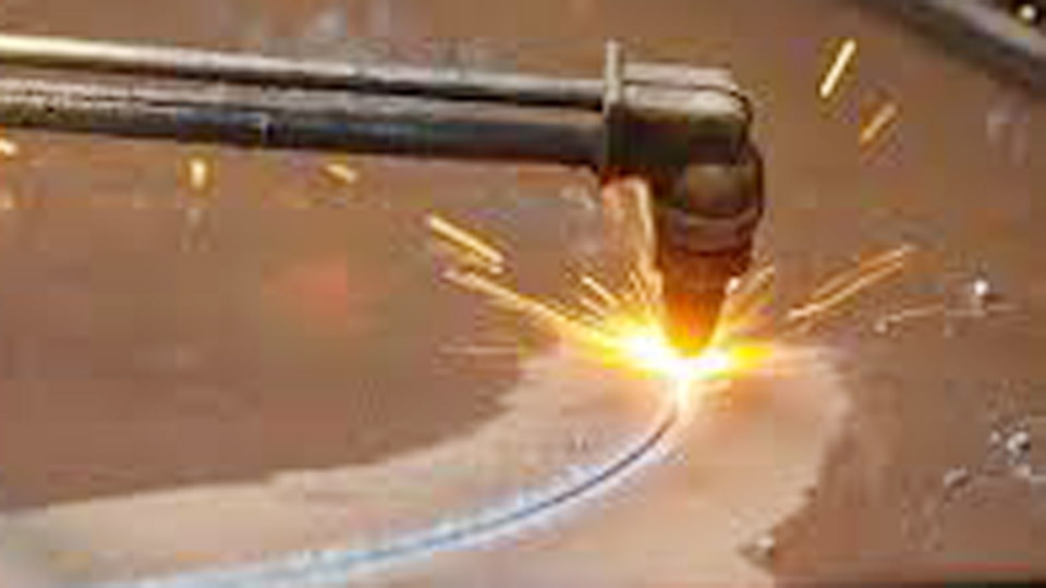How-to-Use-a-Cutting-Torch-to-Cut-Metal.jpg