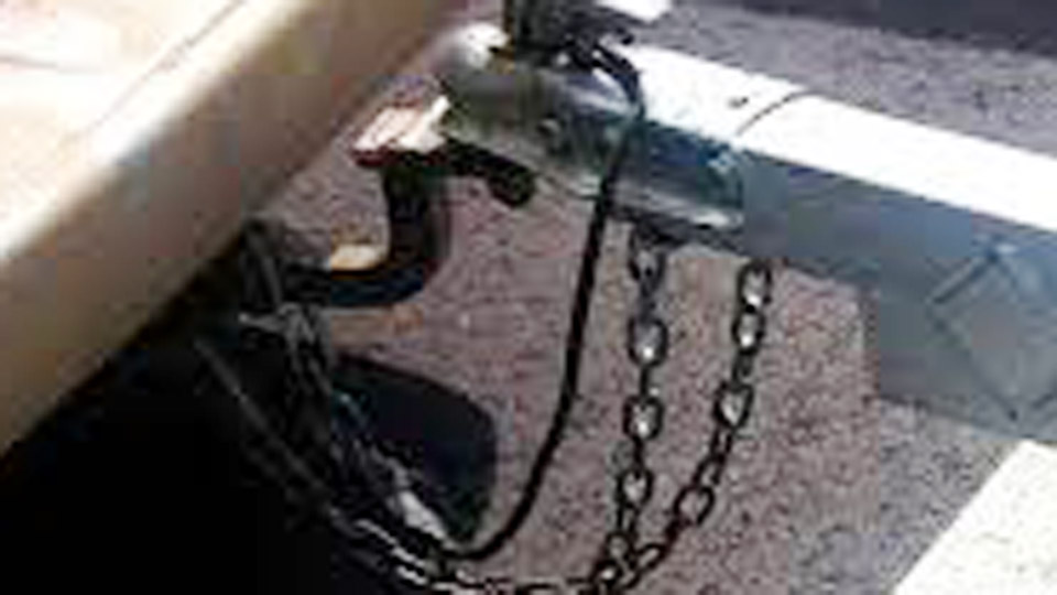 How to Weld Safety Chains on a Trailer