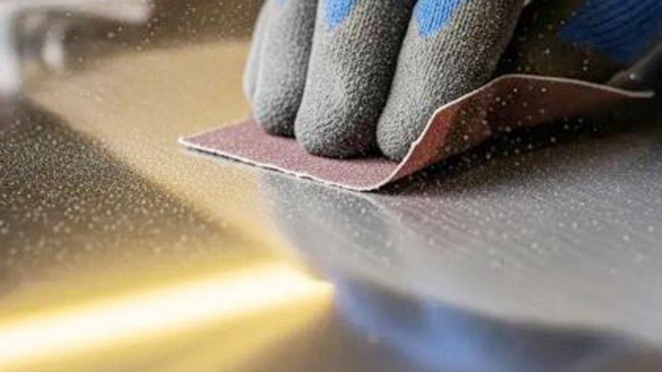 What Sandpaper to Use on Metal Before Painting