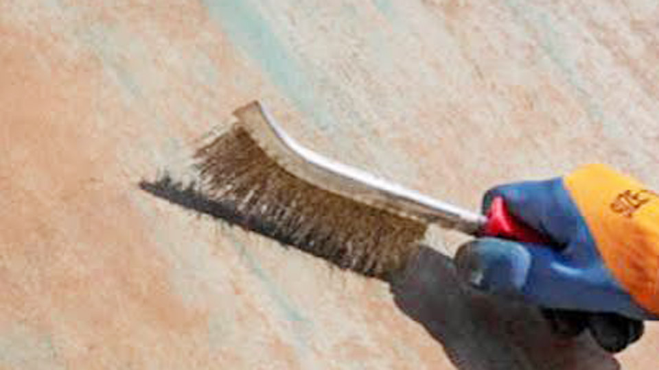 What to Clean Metal With Before Spray Painting