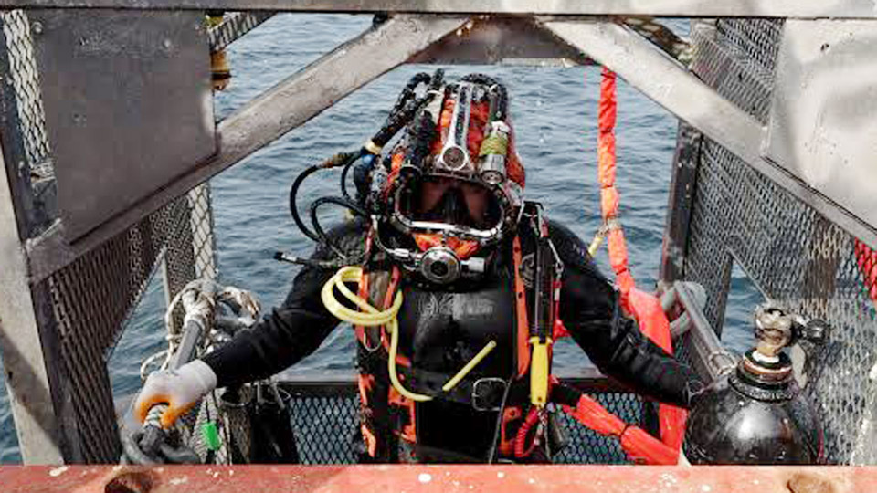 Offshore Oil Rig Underwater Welder Salary: Pay Ranges Guide 1 Offshore Oil Rig Underwater Welder Salary