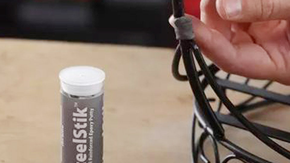 How to Apply JB Weld to Metal